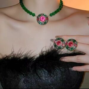 NWOT Green Crystal Necklace & Earrings Women’s Geometric style